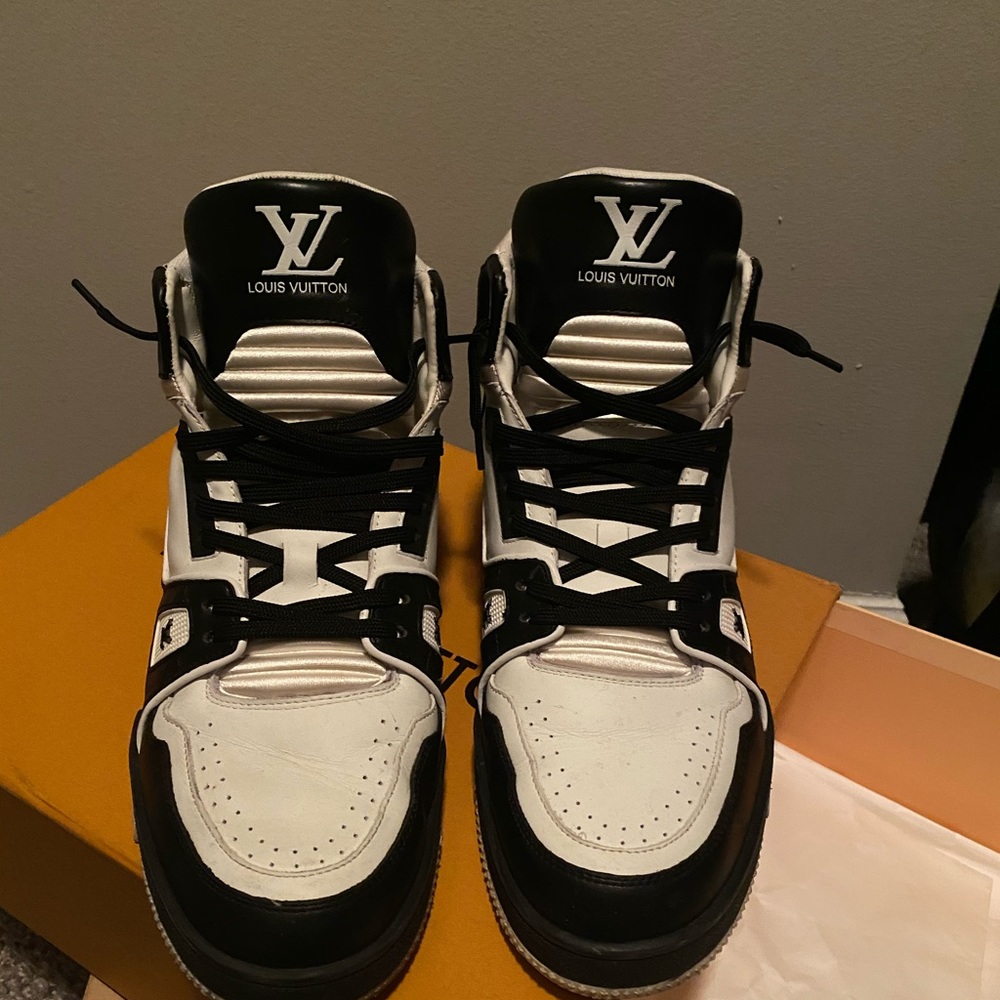 BLACK AND WHITE LOUIS VUITTON SNEAKERS